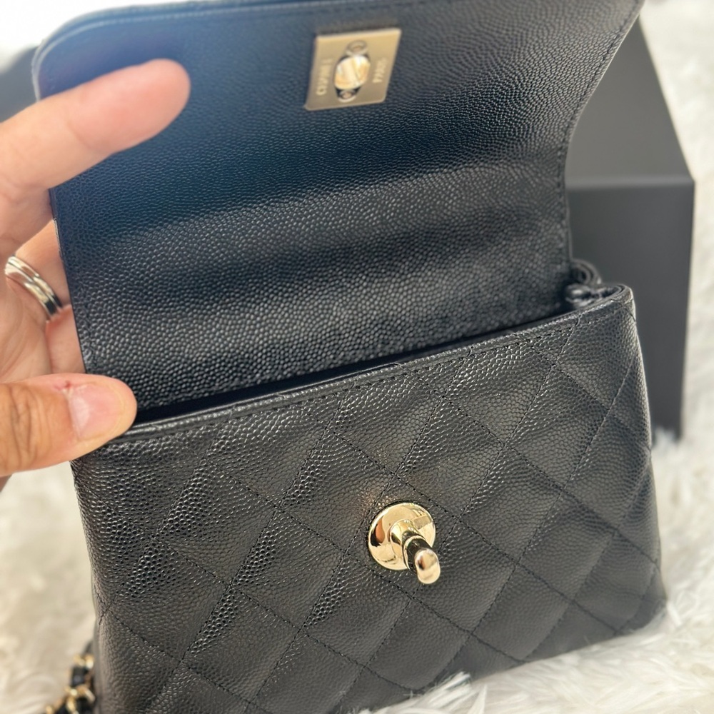 ❌ SOLD ❌ CHANEL Coco Handle Clutch on Chain Black Caviar - Picture 6 of 7